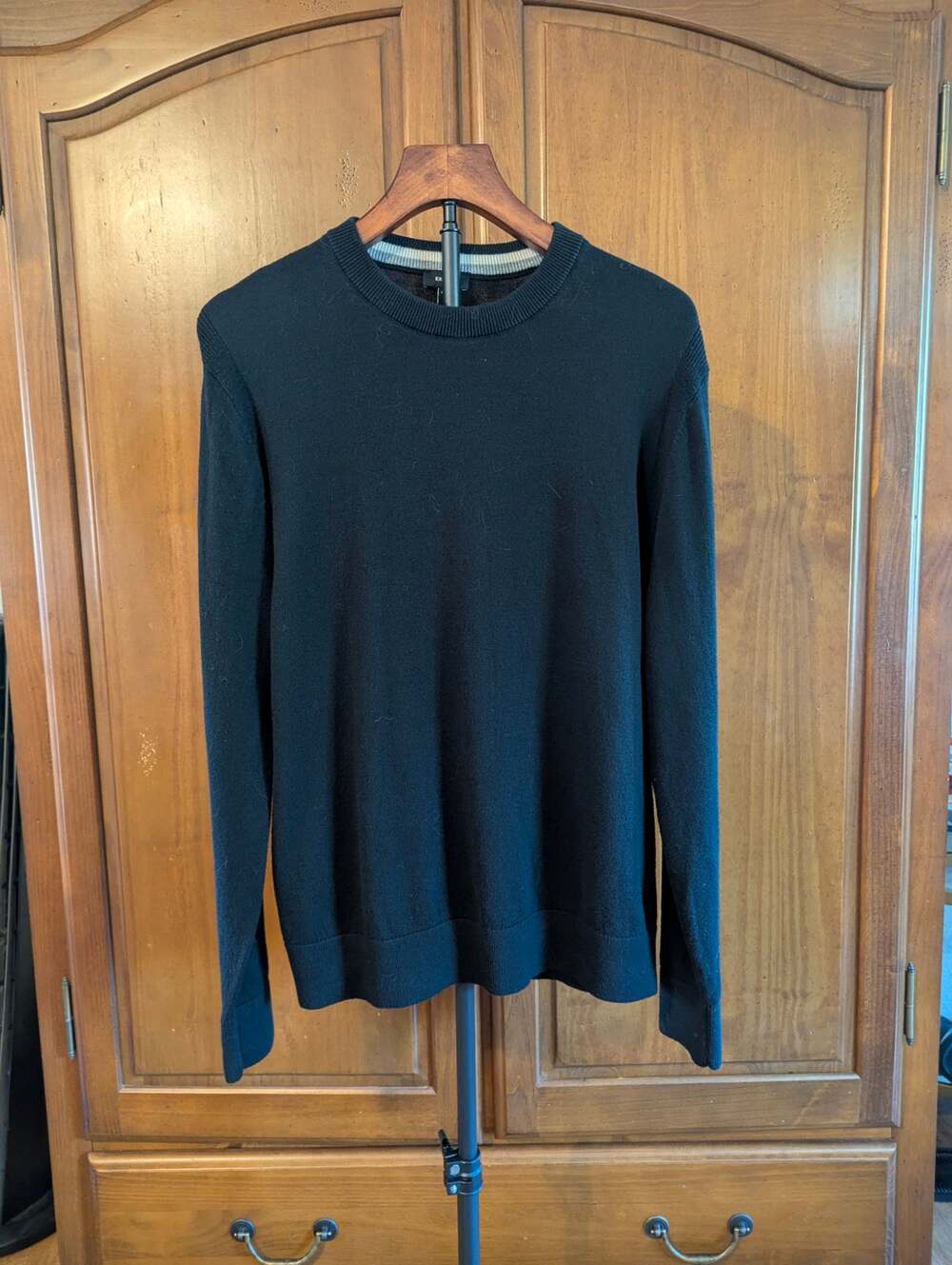 Express Men’s Medium Black Lightweight Crewneck Knit Sweater